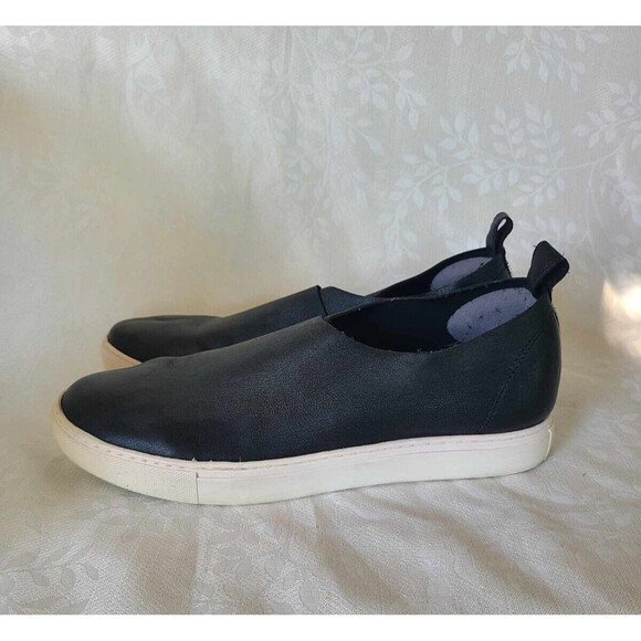 Kenneth‎ Cole Sz 7 Black Leather Slip on Sneakers Quiet Luxury Minimalist Basic - Picture 3 of 5